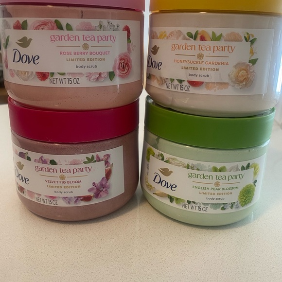Dove Limited Edition Garden Tea Party Body Scrub - Rose Berry Bouquet - Picture 4 of 4